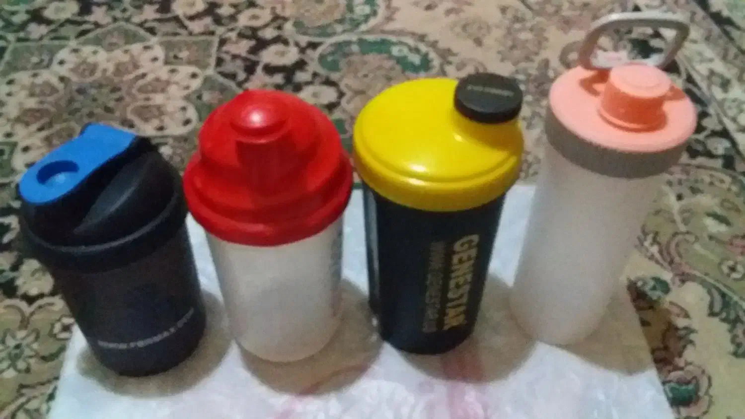 تعداد ۴ عدد قمقمه اب پلاستیکی|ظروف نگهدارنده، پلاستیکی، یک‌بارمصرف|شیراز, پودنک|دیوار