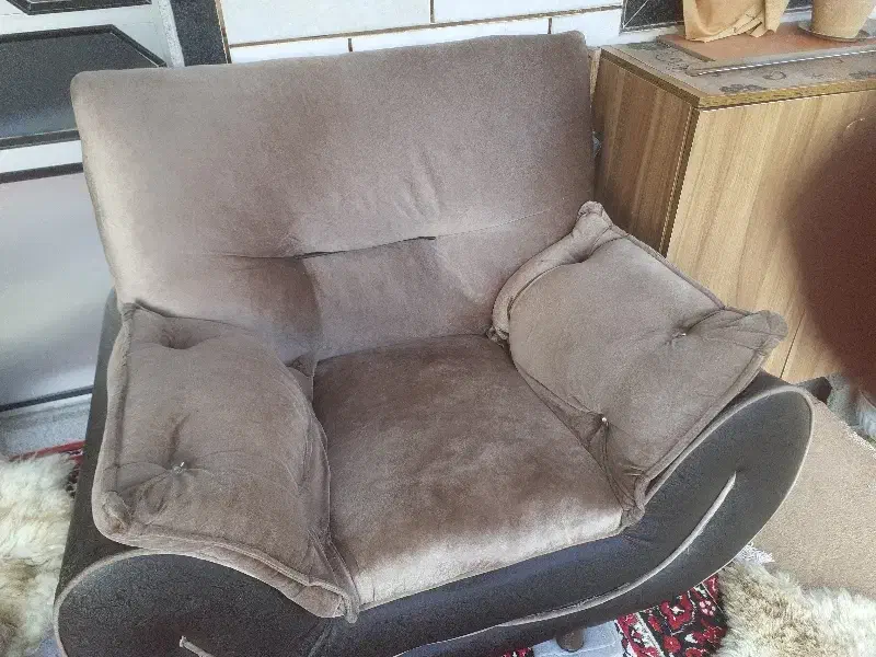 مبل با میز و دوعدد جلومبلی|مبلمان خانگی و میز عسلی|اسالم, |دیوار