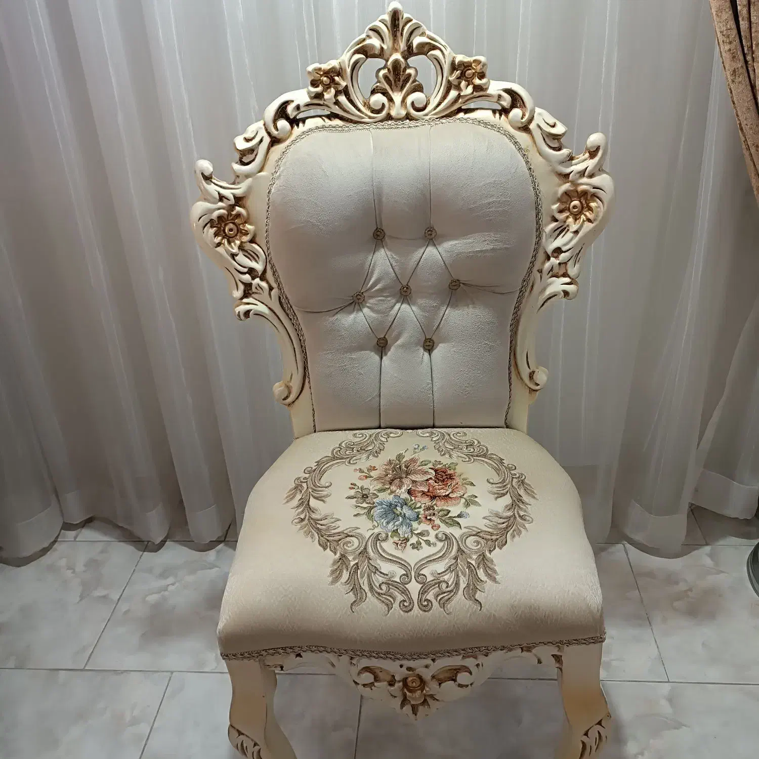 صندلی|میز و صندلی غذاخوری|مشهد, نوفل لوشاتو|دیوار