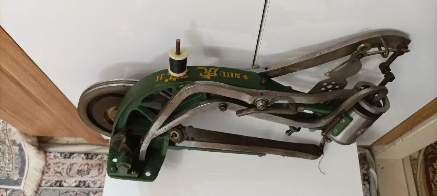 چرخ خیاطی قدیمی|کلکسیون اشیاء عتیقه|زنجان, |دیوار