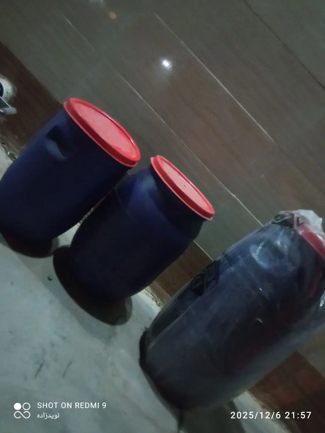 بشکه  بزرگ|ظروف نگهدارنده، پلاستیکی، یک‌بارمصرف|شوشتر, |دیوار