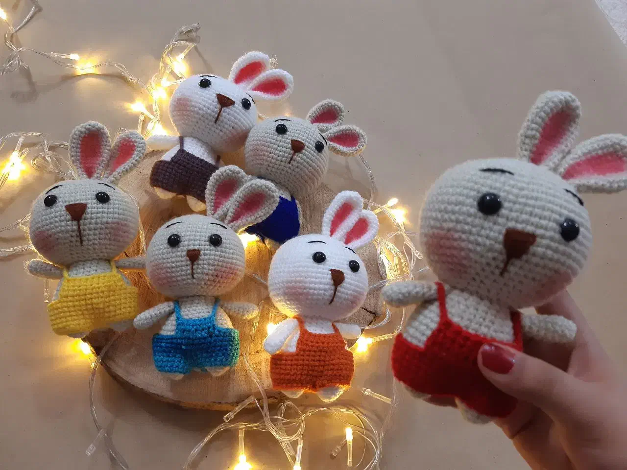 عروسک خرگوش|اسباب‌‌بازی|اصفهان, باغ زیار|دیوار