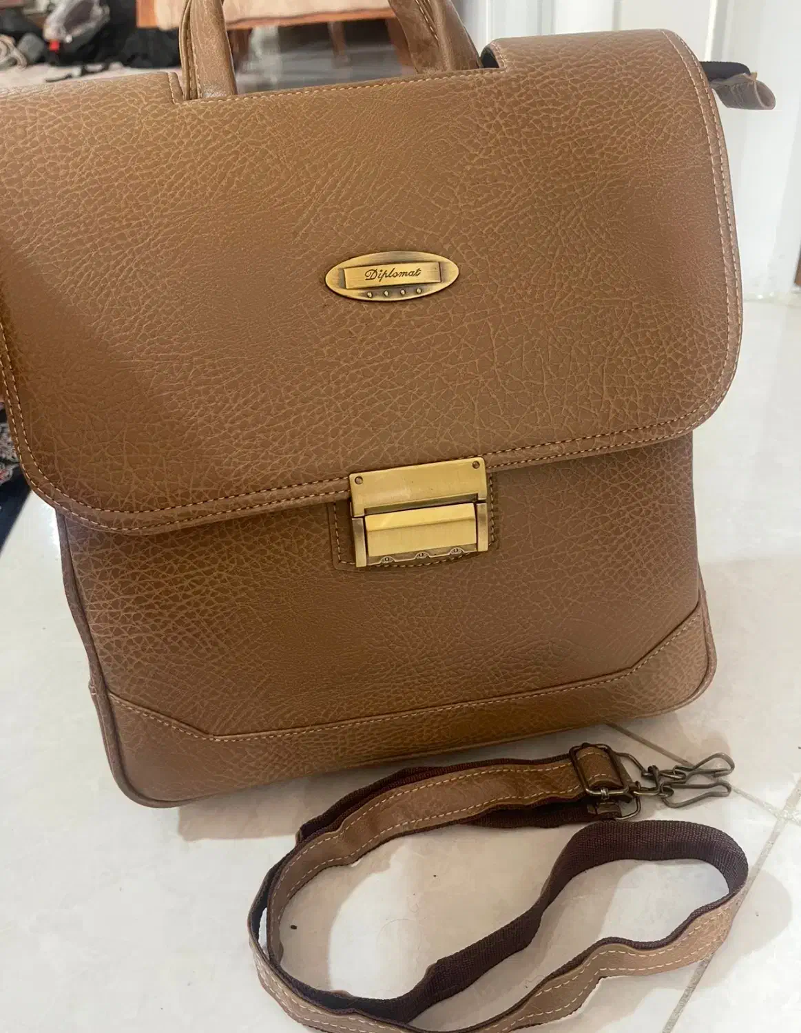 کیف اداری|کیف، کفش، کمربند|بومهن, |دیوار