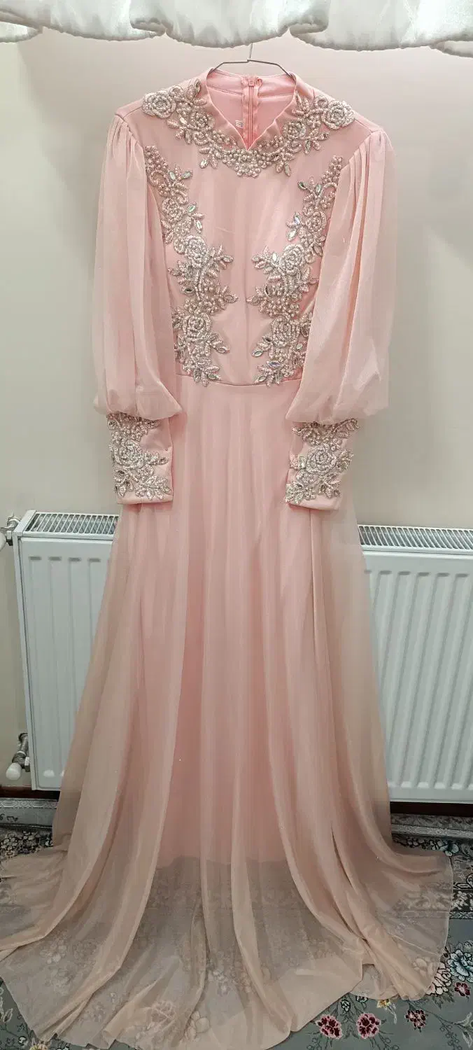 لباس مجلسی|لباس|اصفهان, فرهنگیان|دیوار