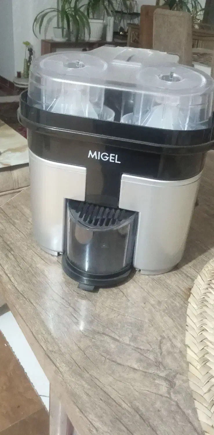 اب پرتقال گیری نو همراه با جعبه|آبمیوه‌گیر و آب‌مرکبات‌گیر|هشتگرد, فاز ۱ مهستان|دیوار