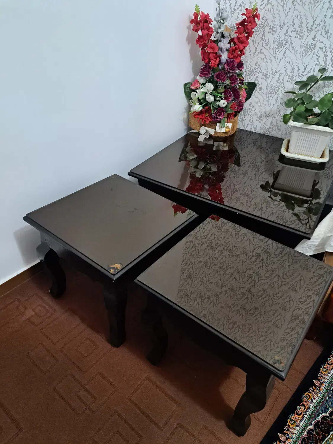 جلو مبلی و دو عدد میز عسلی|مبلمان خانگی و میز عسلی|رودبار, |دیوار