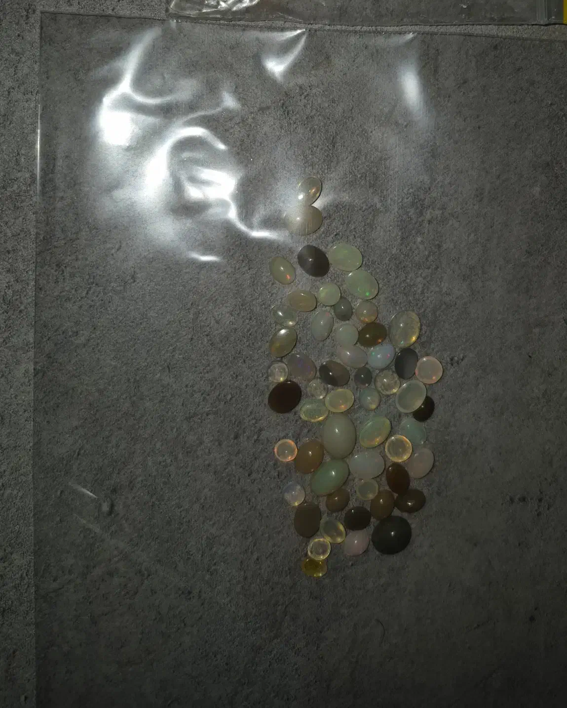 سنگ اوپال زیبای خوش تلالو مناسب انگشتر و جواهرات|جواهرات|تهران, تجریش|دیوار