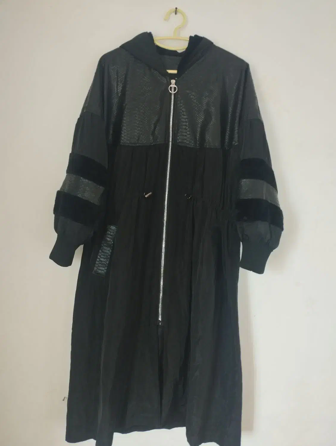 پالتو بارانی|لباس|مرند, |دیوار