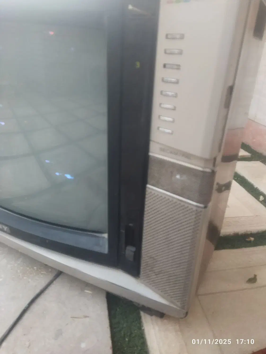 تلویزیون رنگی سونی.|تلویزیون و پروژکتور|بادرود, |دیوار