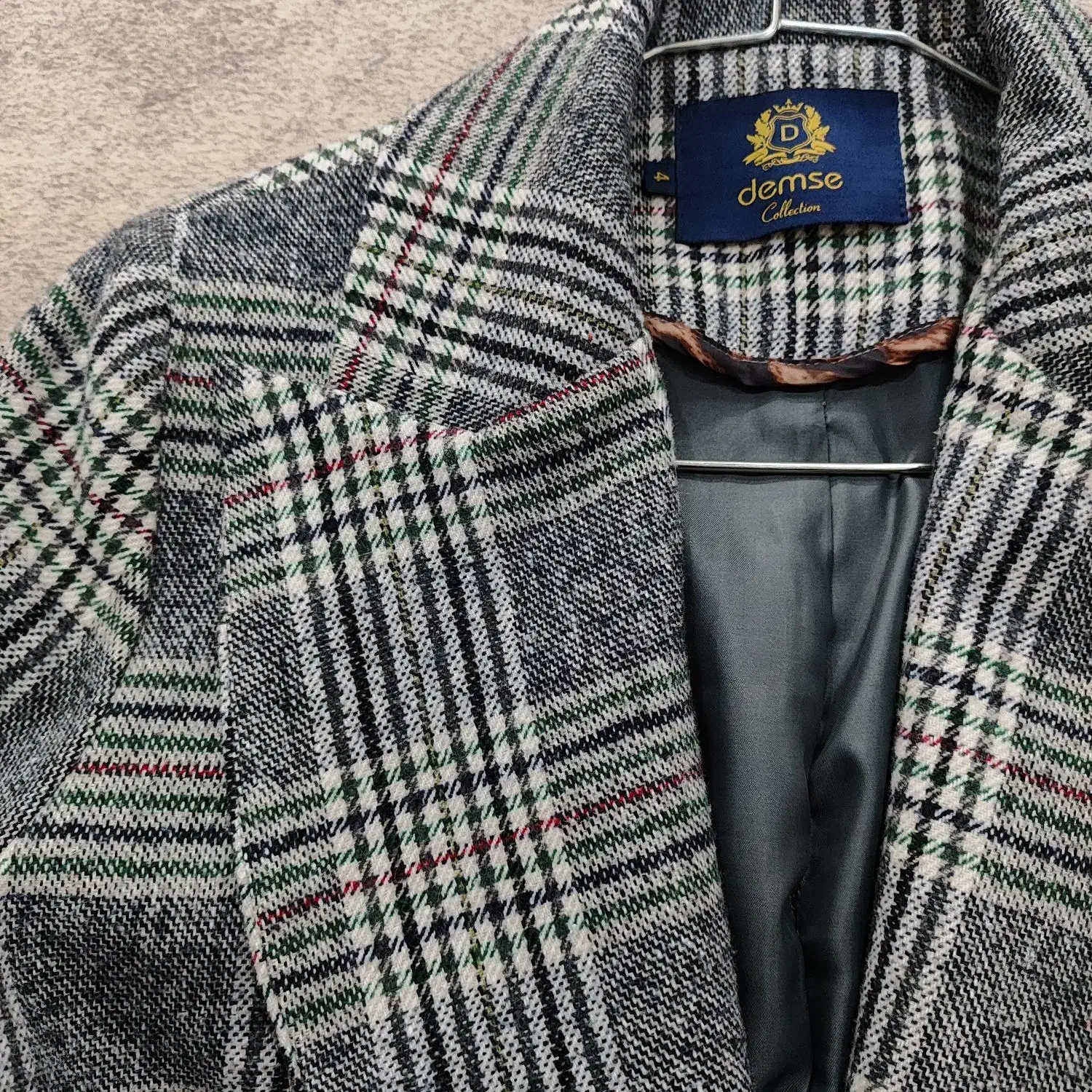 پالتو سایز ۵۰|لباس|قم, باغ کرباسی|دیوار