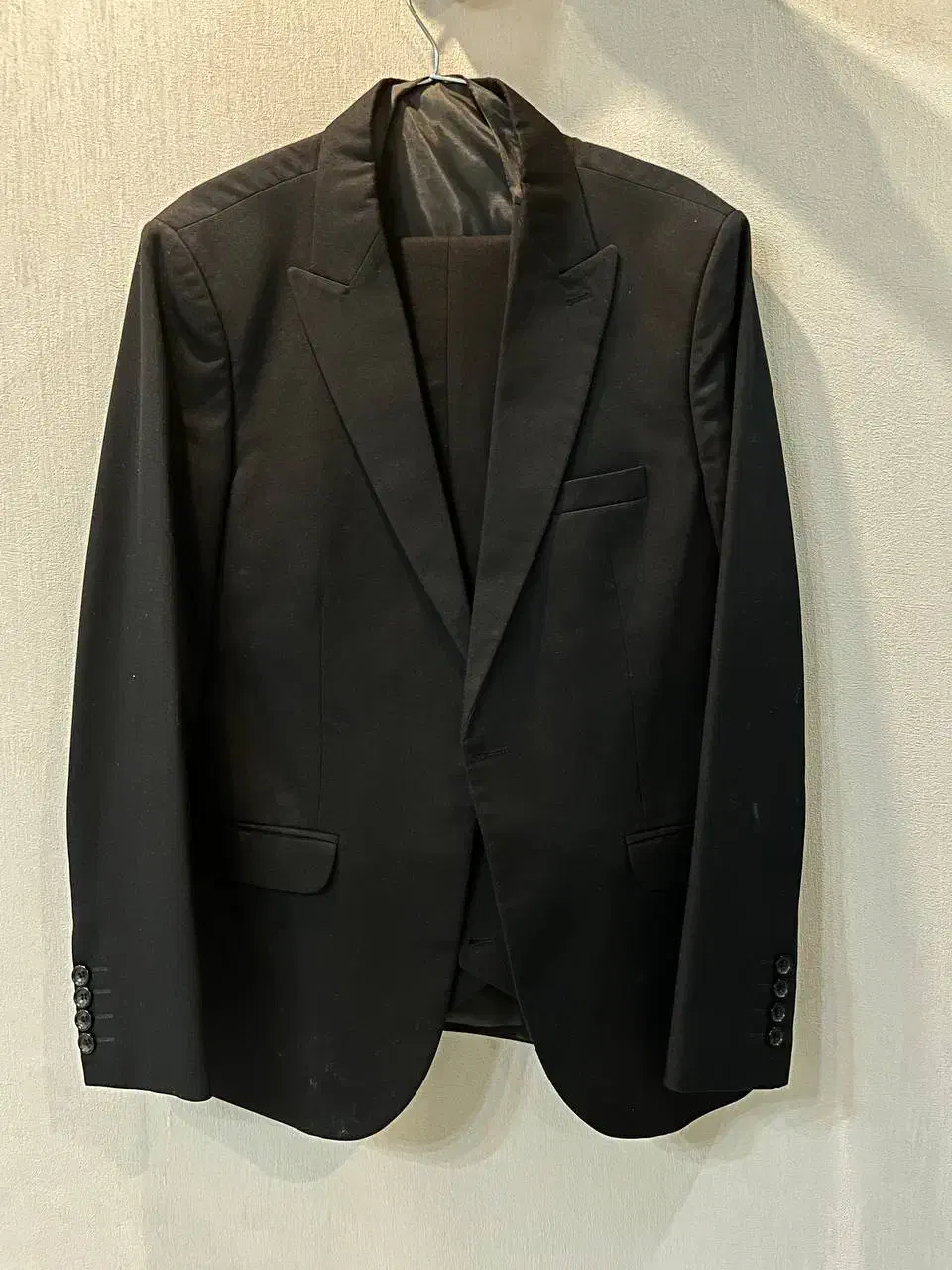 فروش دو دست کت و شلوار مردانه (مشکی و طوسی)|لباس|سمنان, |دیوار