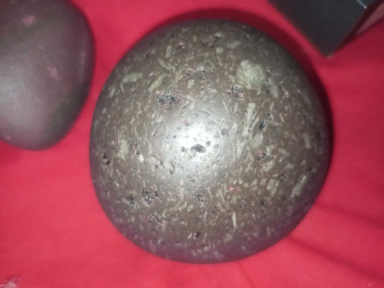 شهاب سنگ بازالت قمری|کلکسیون اشیاء عتیقه|زنجان, |دیوار