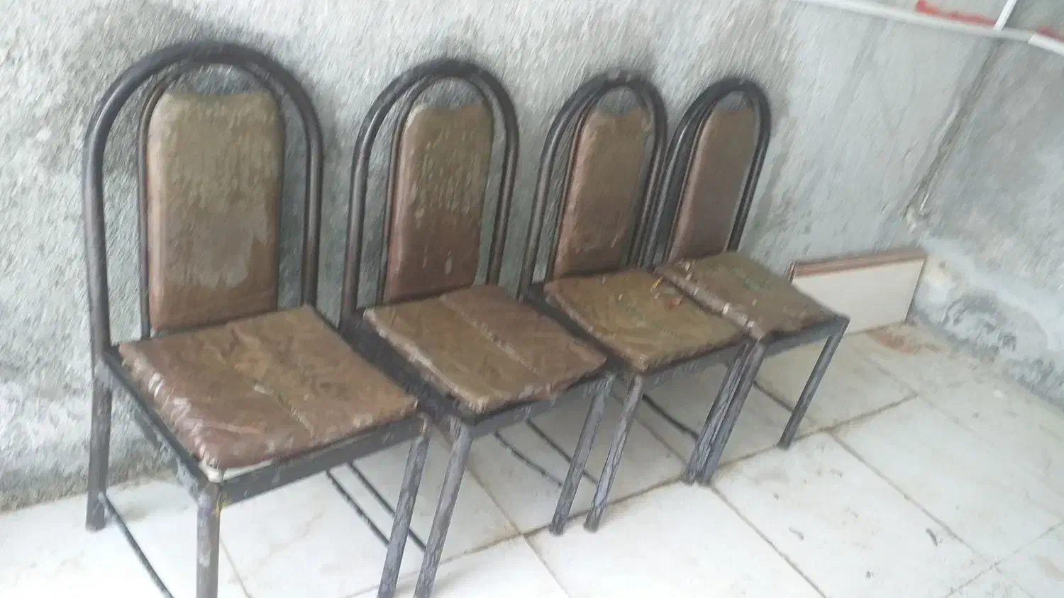 صندلی  تمیز اسکلت سالم فقط نیاز به روکش دارد|صندلی و نیمکت|سرپل ذهاب, |دیوار