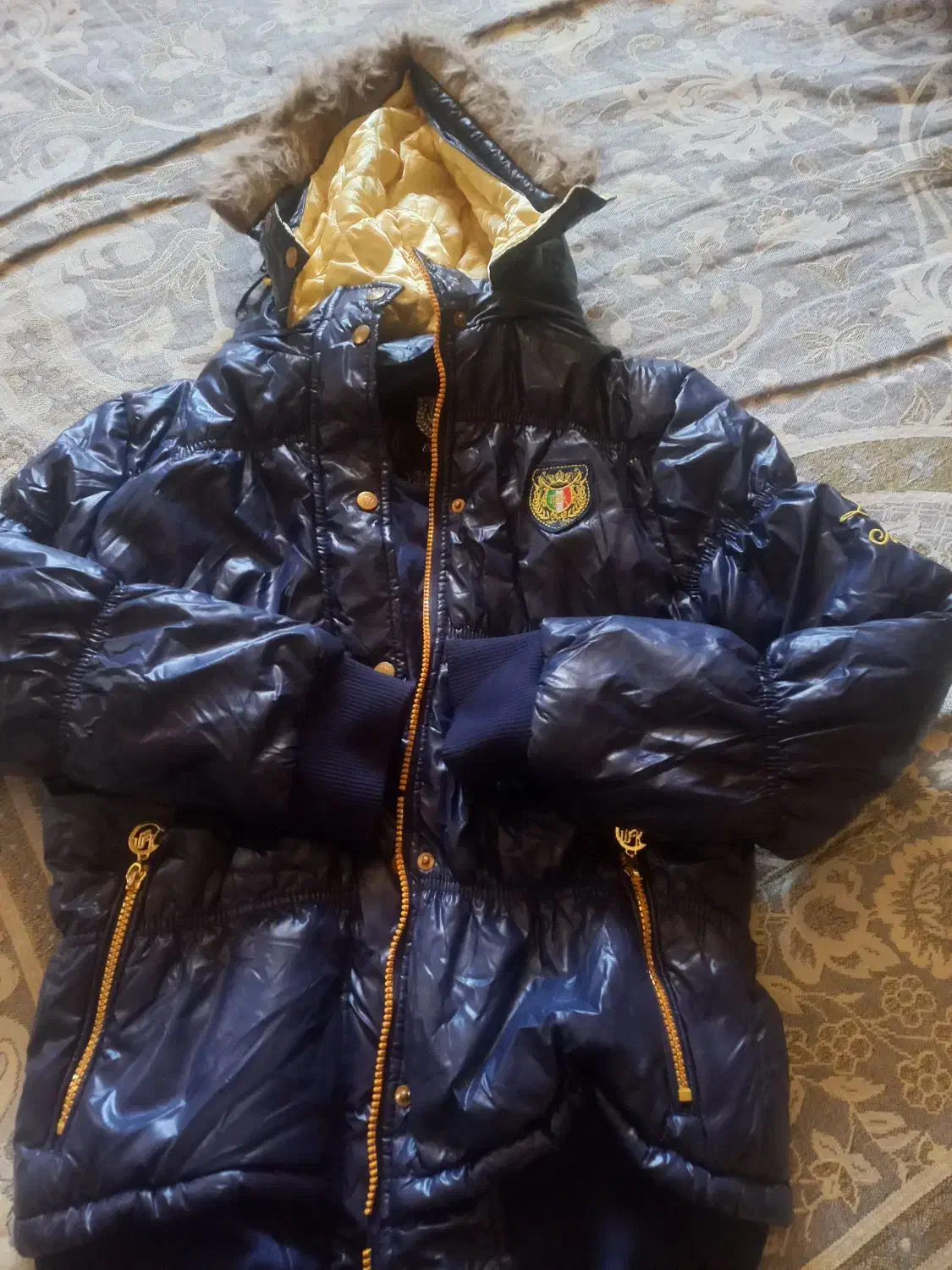 کاپشن و‌پالتو|لباس|بیجار, |دیوار