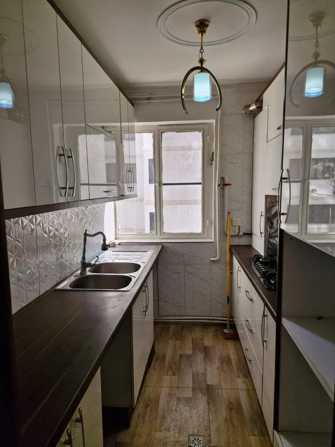 ۸۰ متر ۲ خواب/ میدان شهرداری / برج غرق نور