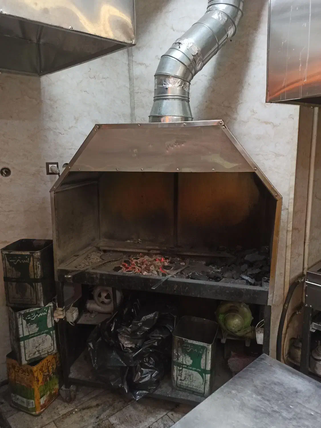 منقل زغالی|کافی‌شاپ و رستوران|تهران, فلسطین (میدان انقلاب)|دیوار