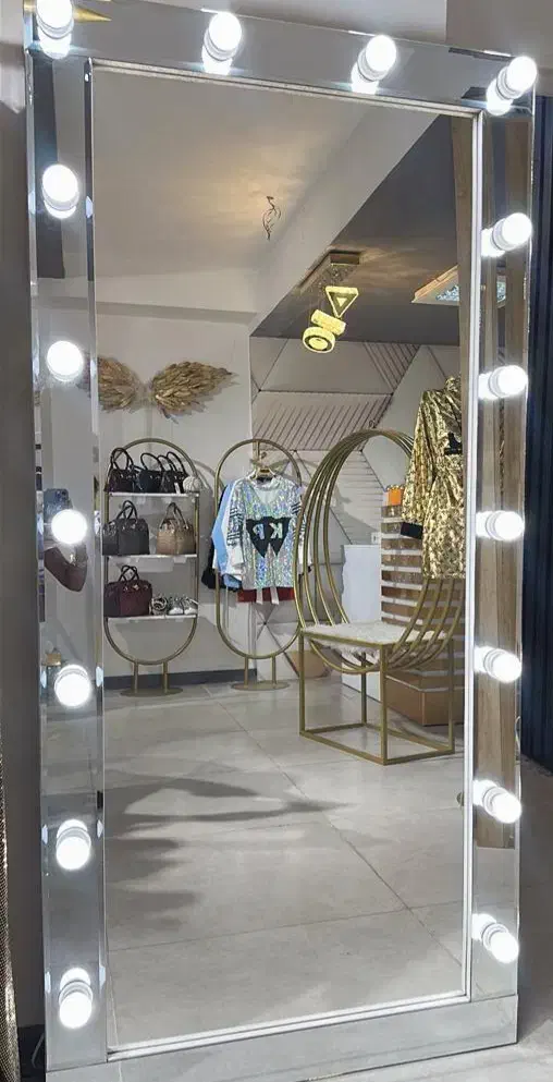 تعدای وسایل مزون نو چوب لباسی مانکن|فروشگاه و مغازه|شیراز, فرهنگ شهر|دیوار