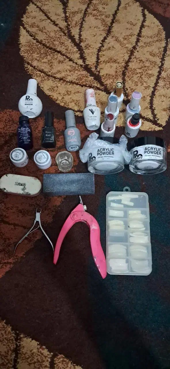 وسایل کاشت ناخن|آرایشگاه و سالنهای زیبایی|بروجرد, |دیوار