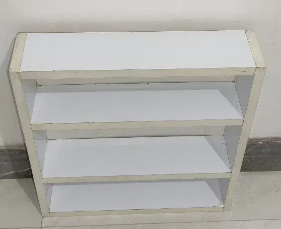 یک عدد استند لاک تمیز و سالم|آرایشی، بهداشتی، درمانی|رشت, یخسازی|دیوار