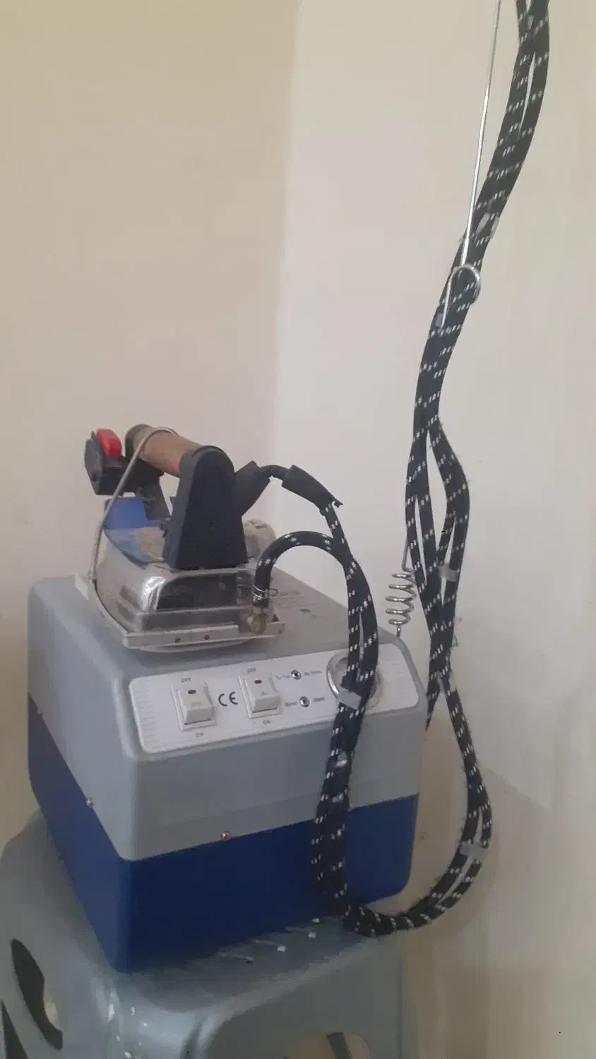 فروش فوری چرخ خیاطی وچرخ سردوزچهارنخ واتوصنعتی|چرخ خیاطی و ریسندگی|پرند, فاز ۶|دیوار