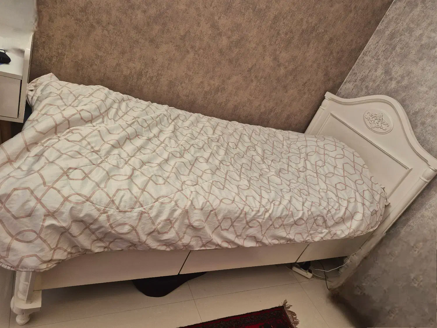 تخت یک نفره چوب و میز تحریر|تخت و سرویس خواب|مشهد, نیروی هوایی|دیوار