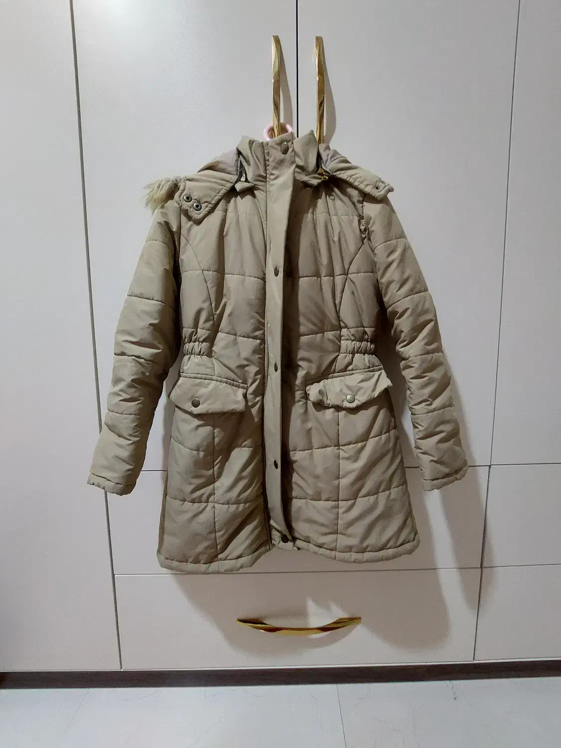 کاپشن|لباس|اندیمشک, |دیوار