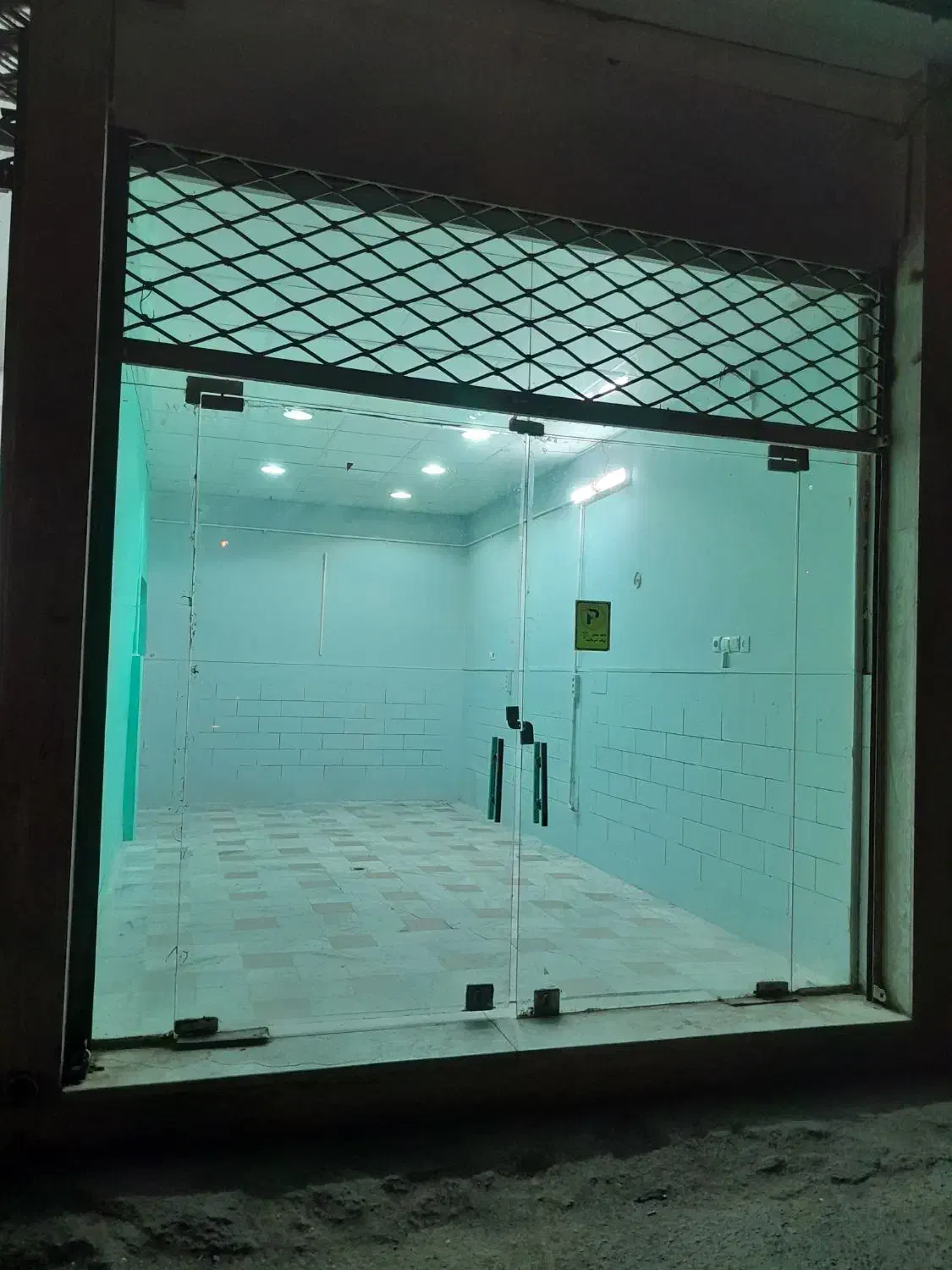 مغازه تجاری سرویس‌دار رهنی و اجاره‌ای|اجارهٔ مغازه و غرفه|بیرجند, |دیوار