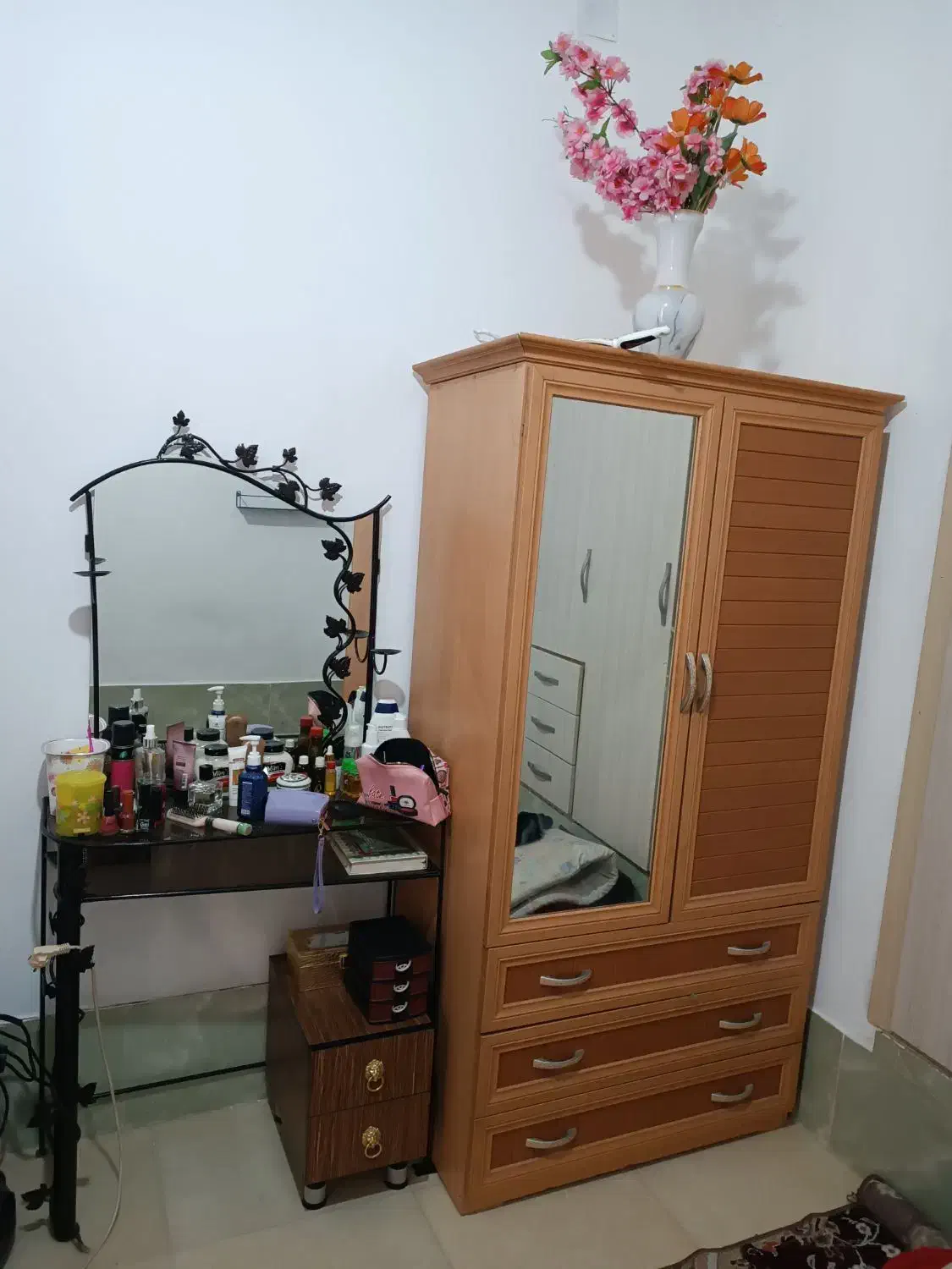 تخت . کمد . ماکروویو|سایر لوازم برقی|شیراز, فرگاز|دیوار