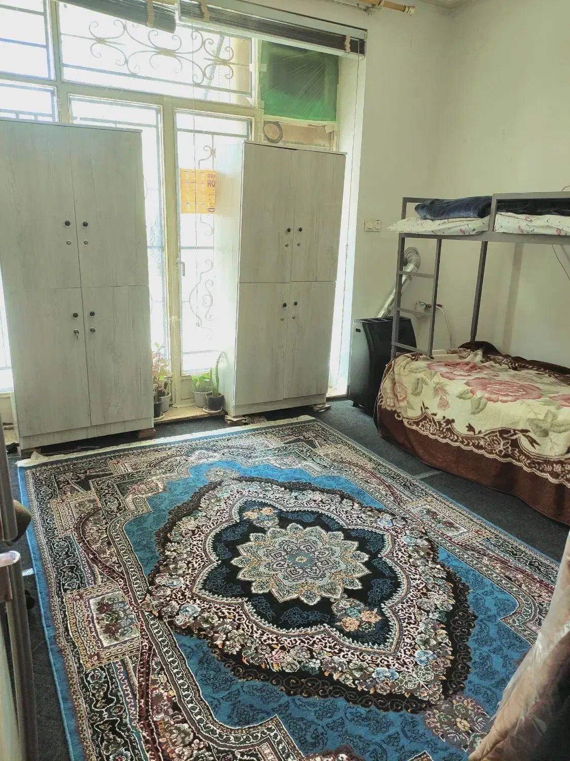 خوابگاه دخترانه شهرآزاد واقع دراصلاح نژاد|اجارهٔ کوتاه‌مدت آپارتمان و سوئیت|شیراز, اصلاح‌نژاد|دیوار