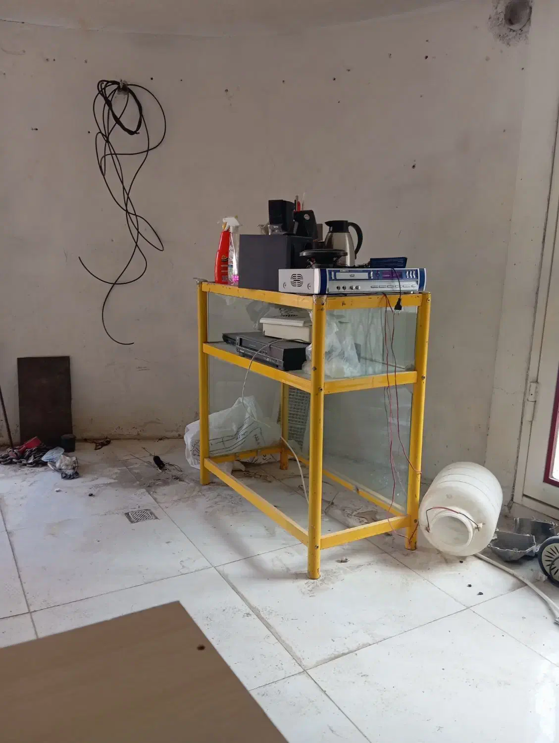 ویترین یک در یک|فروشگاه و مغازه|کرمانشاه, |دیوار