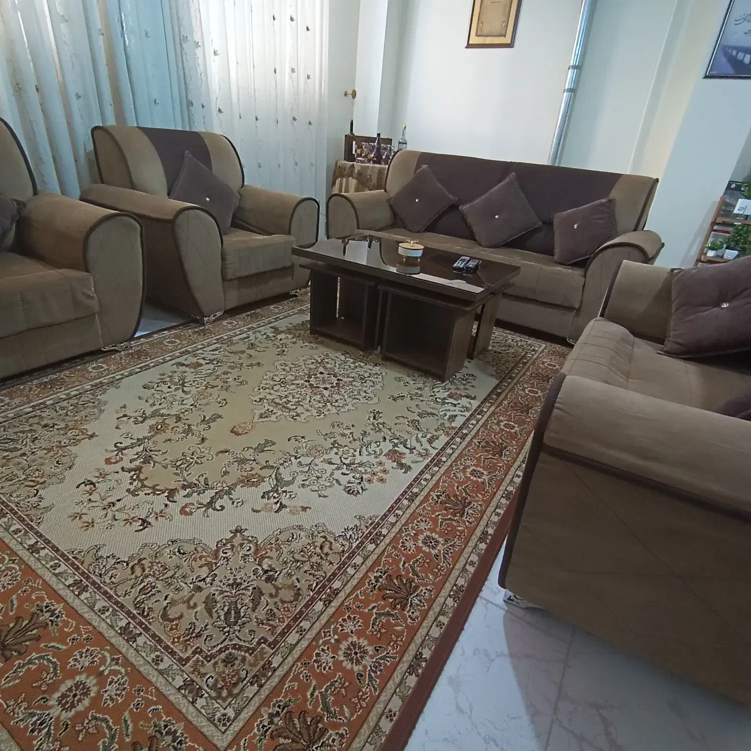 مبل|مبلمان خانگی و میز عسلی|فولادشهر, C4|دیوار