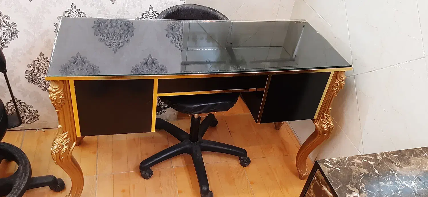 میز و صندلی ناخن کار|آرایشگاه و سالنهای زیبایی|اصفهان, کوجان|دیوار