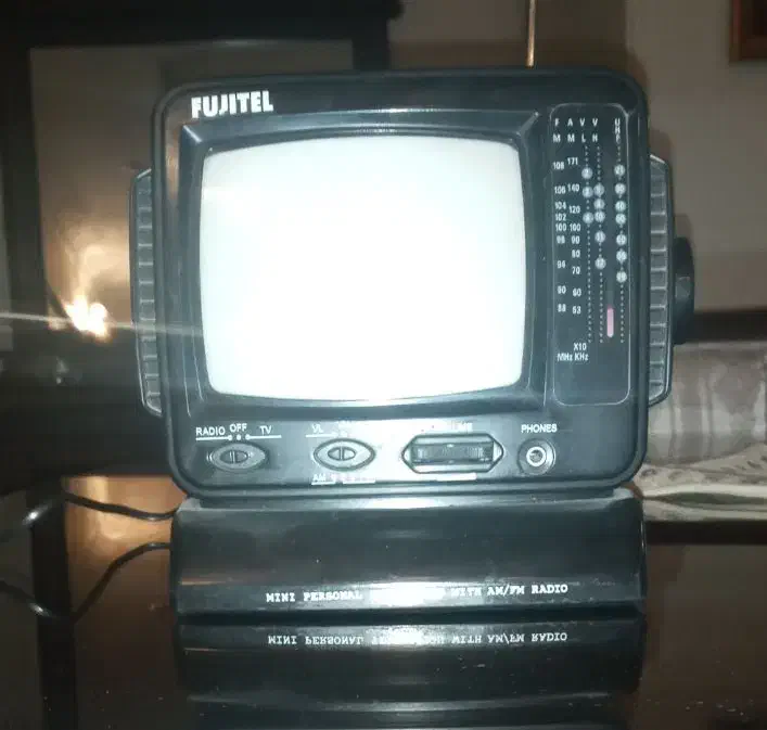 تلویزیون سیاه وسفید آنالوگ کوچک نوستالژی|کلکسیون اشیاء عتیقه|تهران, شهرک کوهسار|دیوار