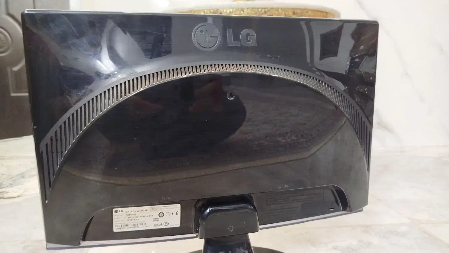 مانیتور ۱۹ اینچ LG الجی کاملا سالم و بدون شکستگی|قطعات و لوازم جانبی رایانه|اصفهان, شهرک کاوه|دیوار