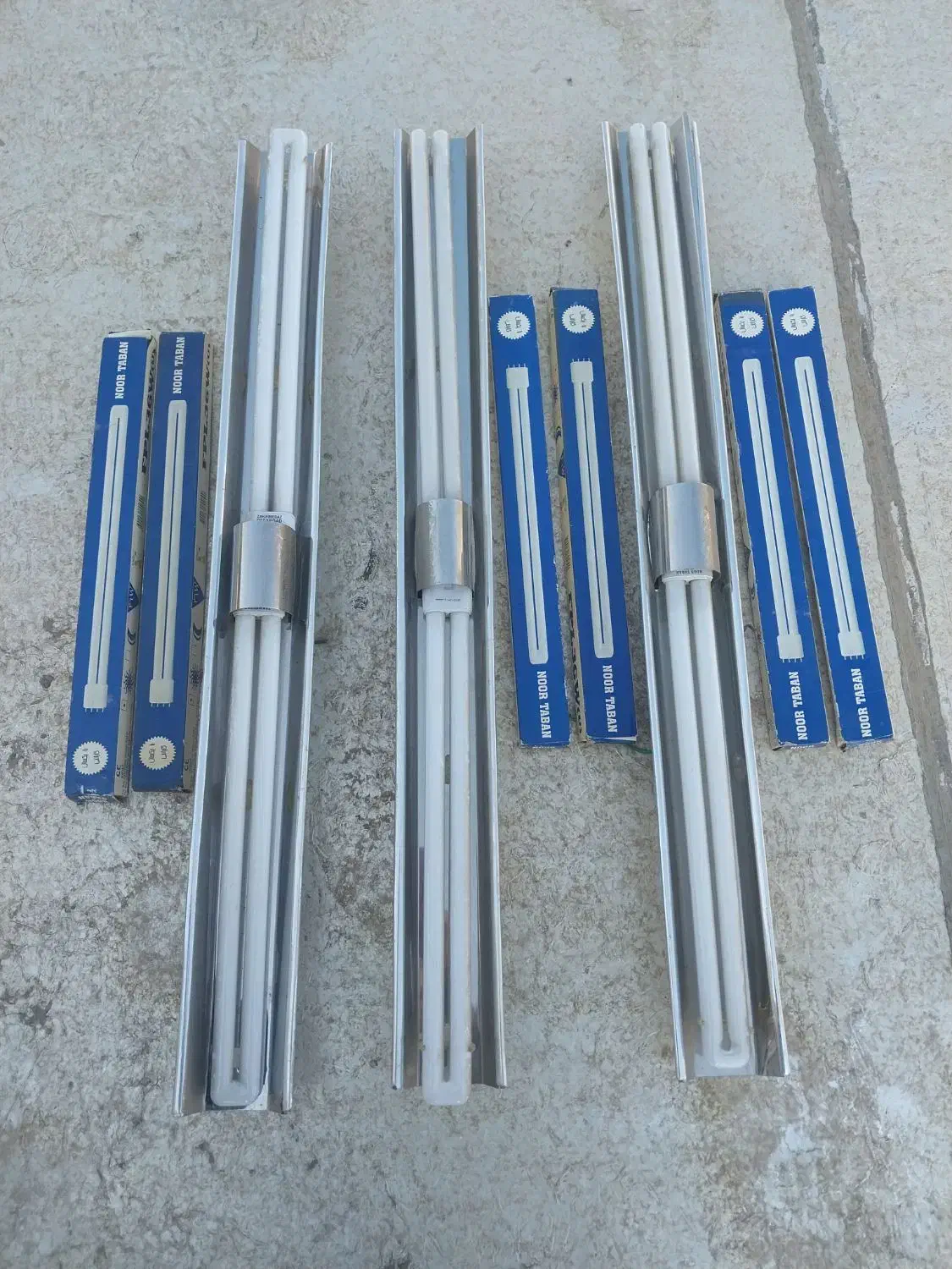 مهتابی با لامپ به همراه لامپ اضافه|لامپ و چراغ|قزوین, |دیوار