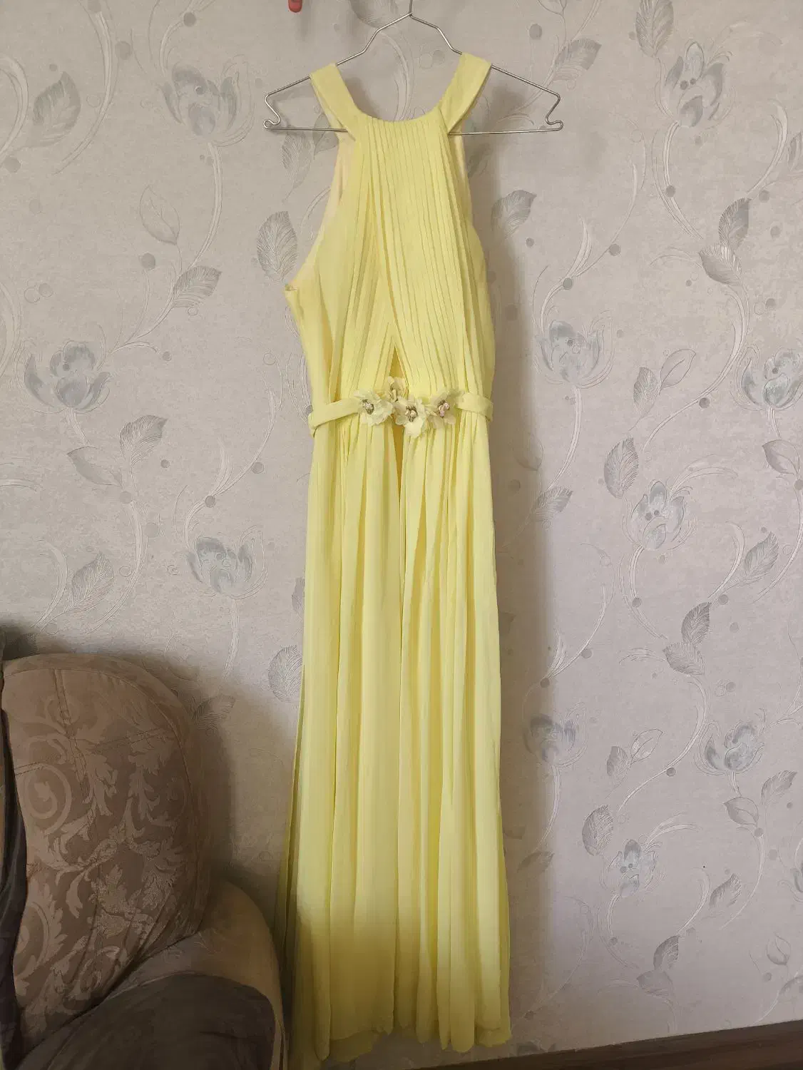 لباس زرد|لباس|صدرا-فارس, فاز ۱|دیوار