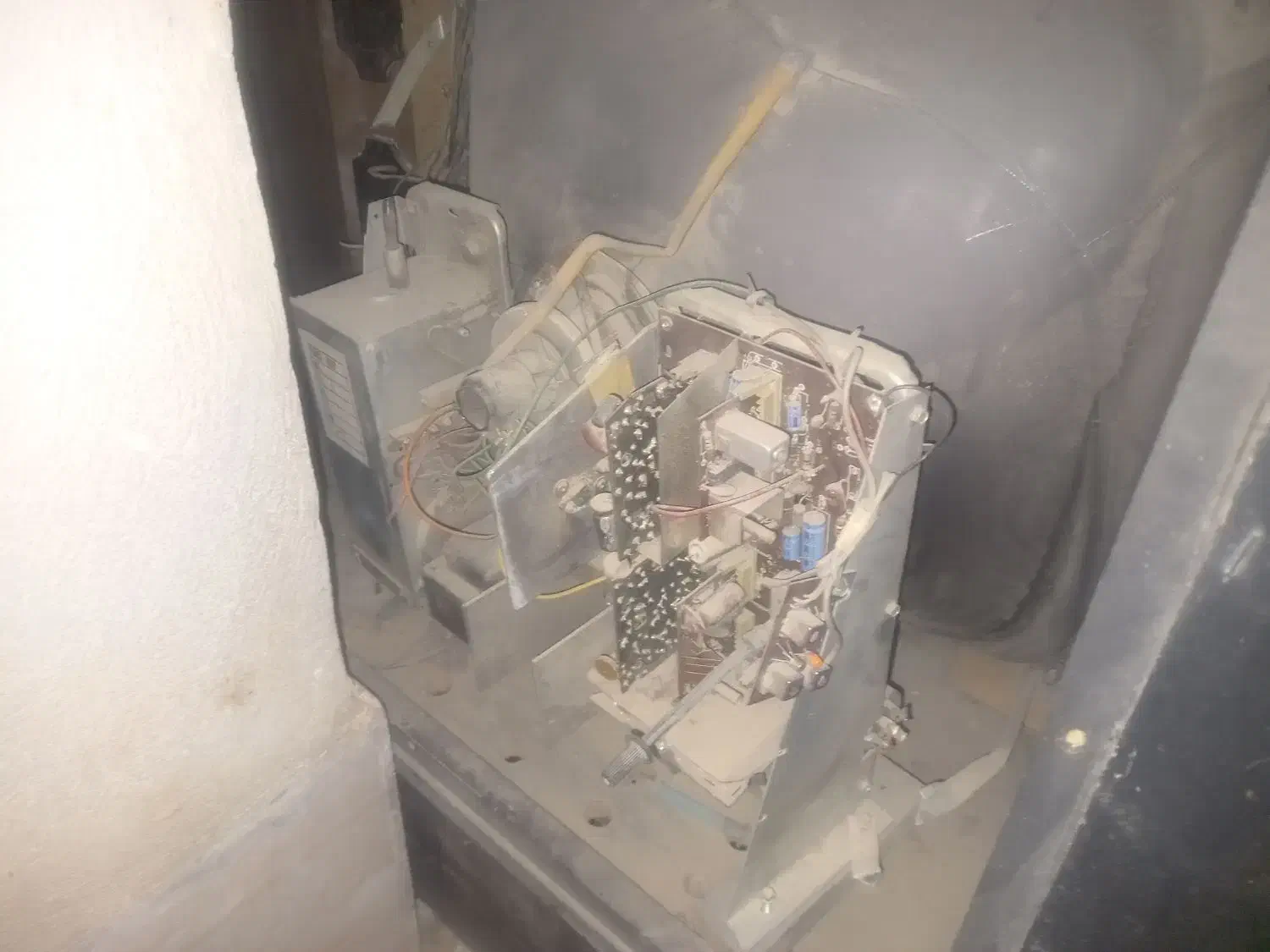 تلویزیون نوستالزی|تلویزیون و پروژکتور|سمنان, |دیوار