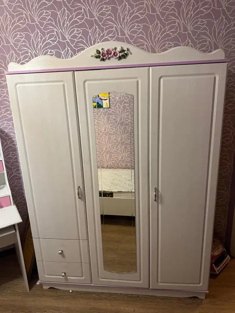 تخت و کمد و میز آرایش دخترانه|تخت و سرویس خواب|تهران, فردوس|دیوار