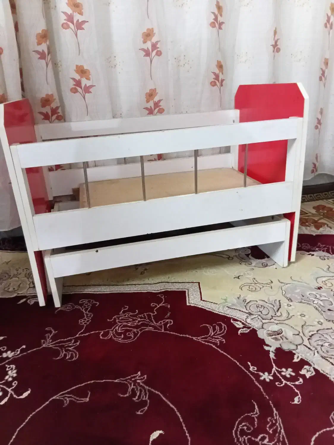 تخت خواب بچه|تخت و سرویس خواب|قم, چهل درخت|دیوار