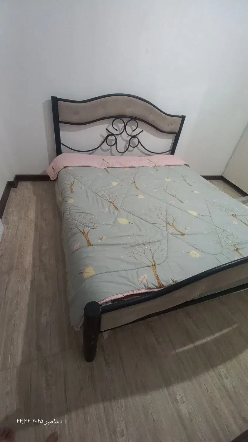 تخت دو نفره با تشک وتخته زیر تشک|تخت و سرویس خواب|مشکیندشت, |دیوار