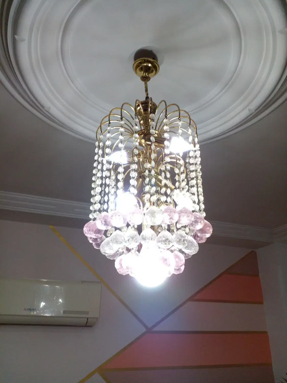 لوستر یکی کوچک ویکی بزرگ|لوستر و چراغ آویز|رشت, اسماعیل آباد|دیوار