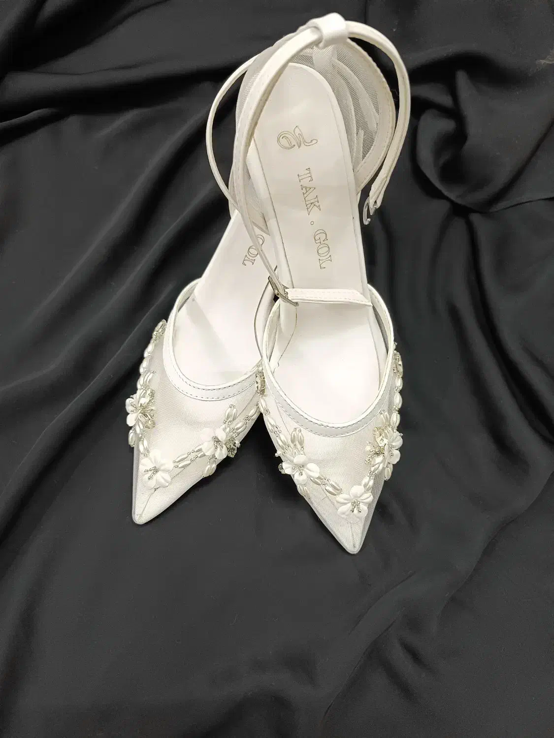 کفش ظریف و زیبای عروس|کیف، کفش، کمربند|قم, منبع آب|دیوار