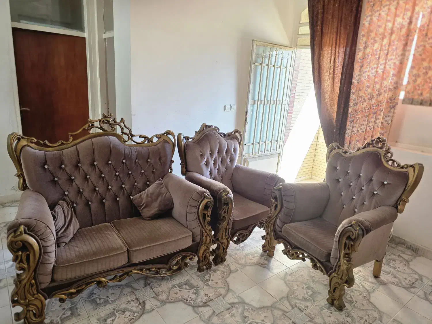 مبل 4 نفره سلطنتی|مبلمان خانگی و میز عسلی|بندرعباس, |دیوار