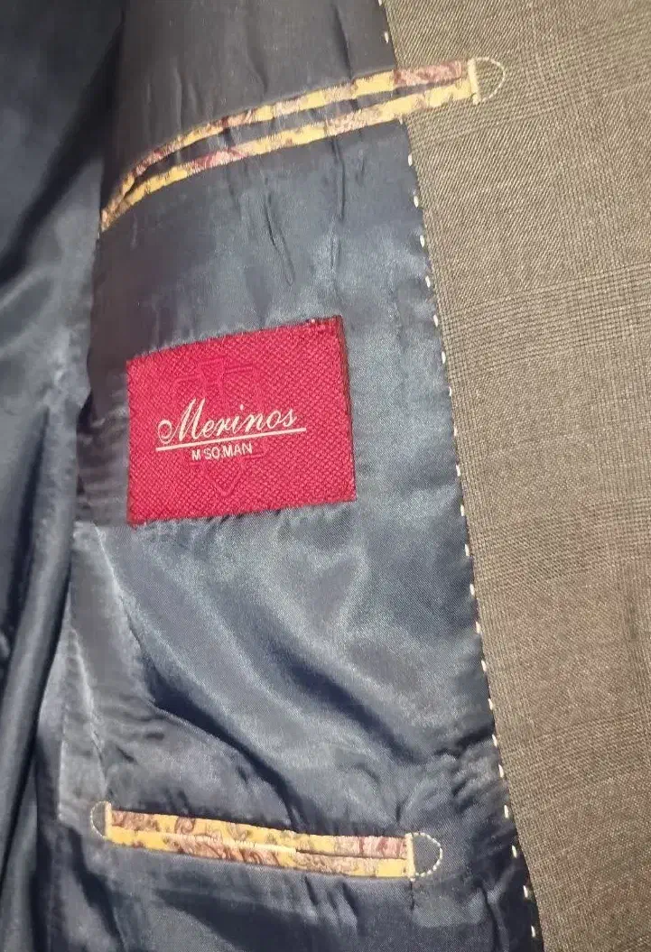 تک کت|لباس|رشت, سعدی (تختی)|دیوار