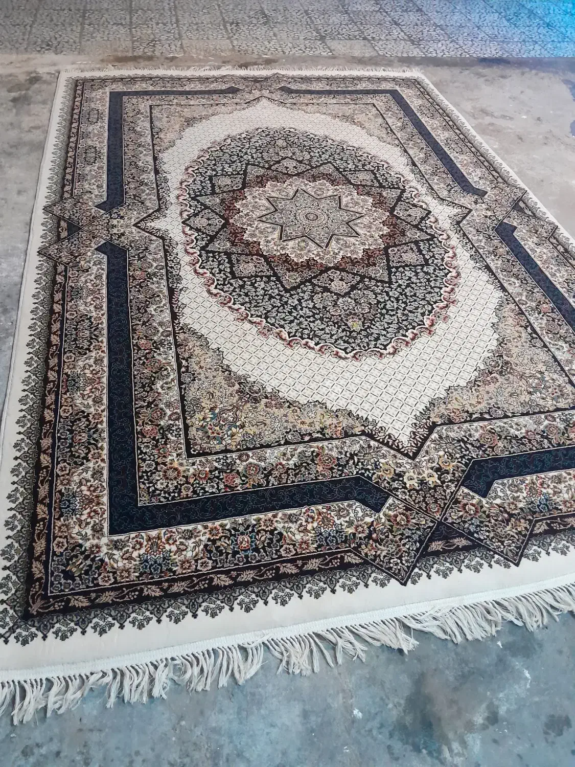فرش ۶ متری سالم درحدنو|فرش|آستانه اشرفیه, |دیوار