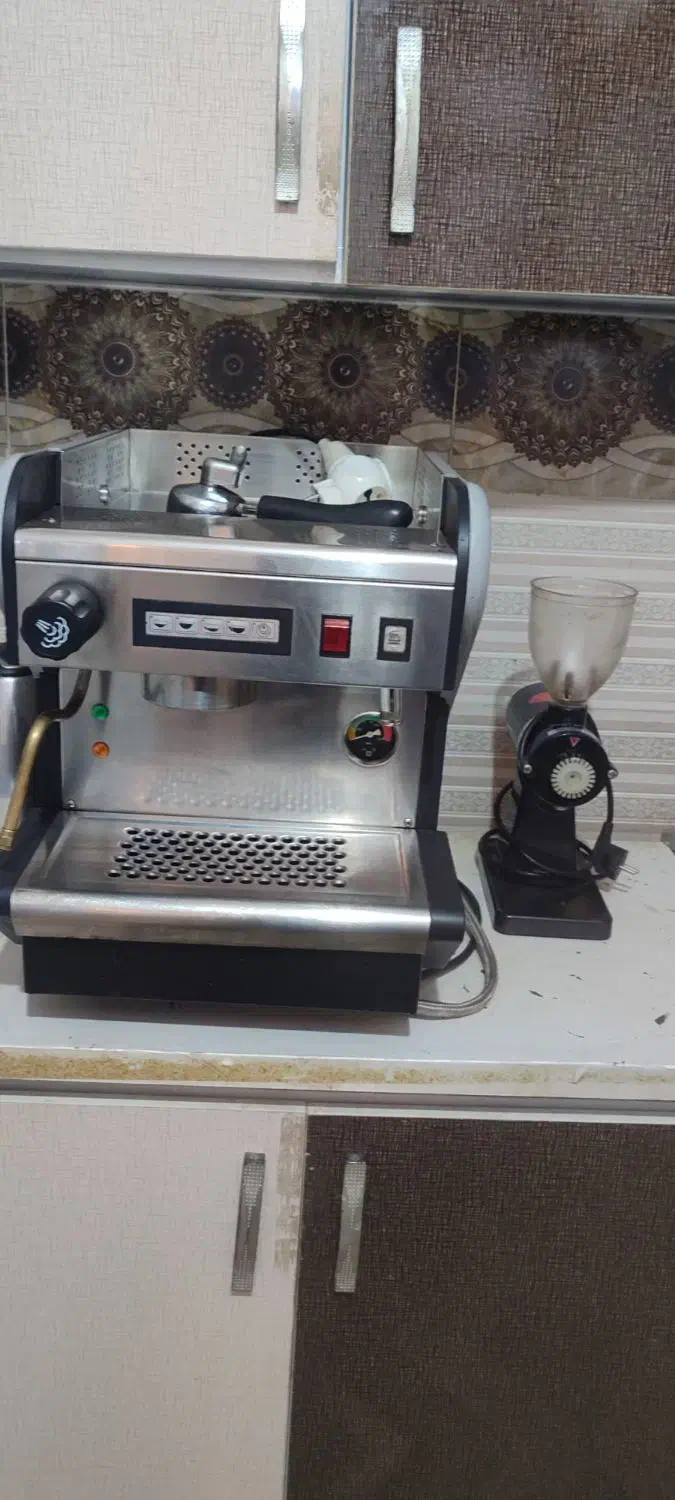 تمام وسایل کافه سالم و در حد به فروش میرسد|کافی‌شاپ و رستوران|کهنوج, |دیوار