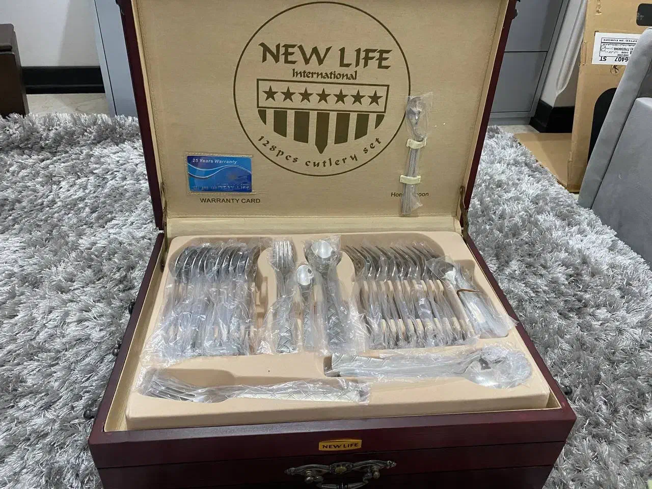 سرویس قاشق چنگال نو|ظروف سرو و پذیرایی|قم, قلعه یزدیها|دیوار