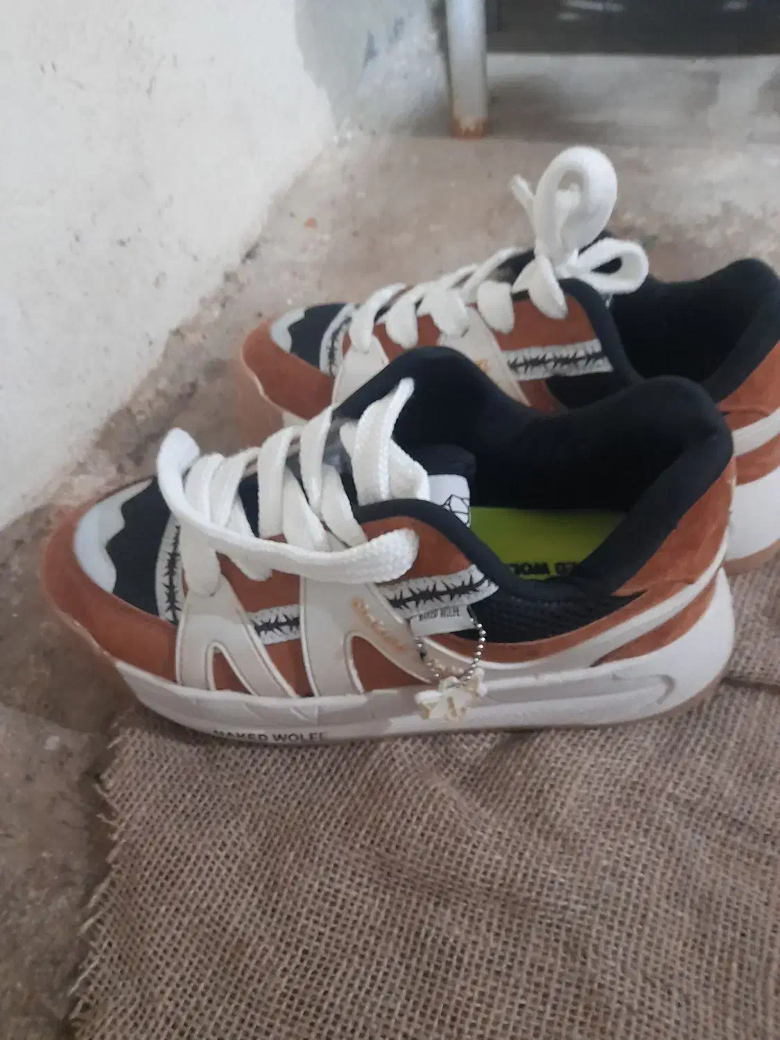 کفش کاملا نو و تمیز|کیف، کفش، کمربند|دوگنبدان, |دیوار