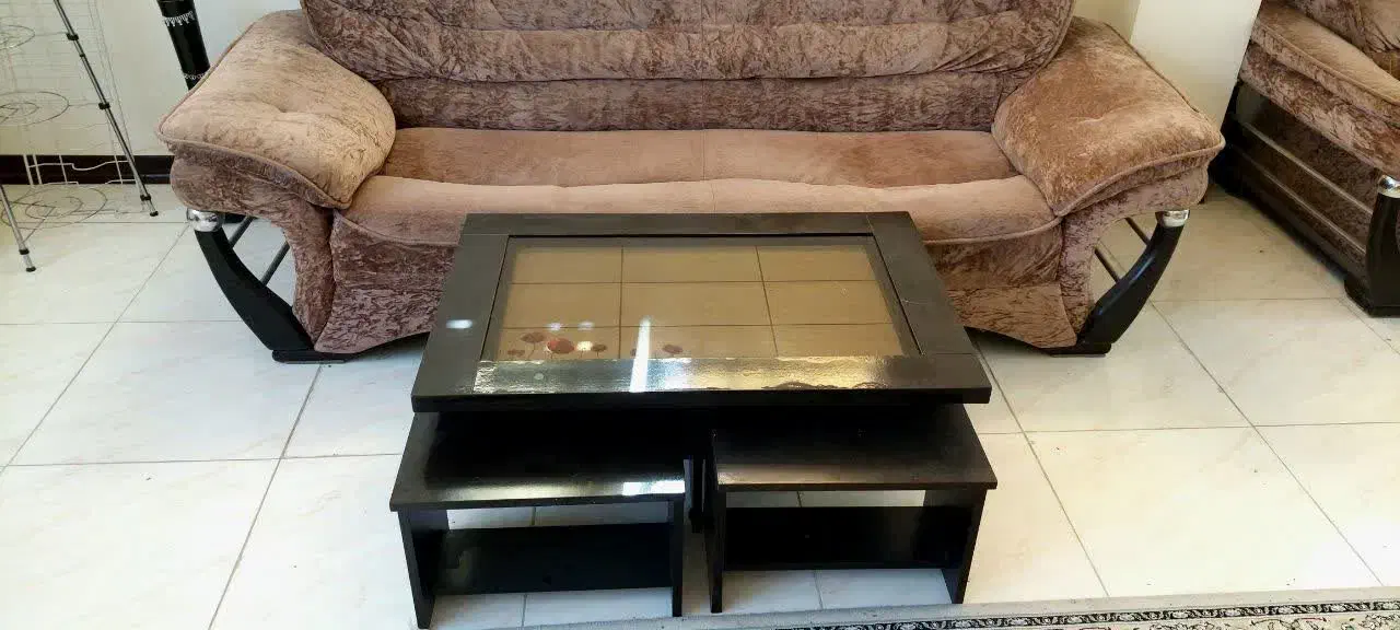 میز وسط به همراه۴عدد عسلی|مبلمان خانگی و میز عسلی|شاهینشهر, شهرک امید|دیوار