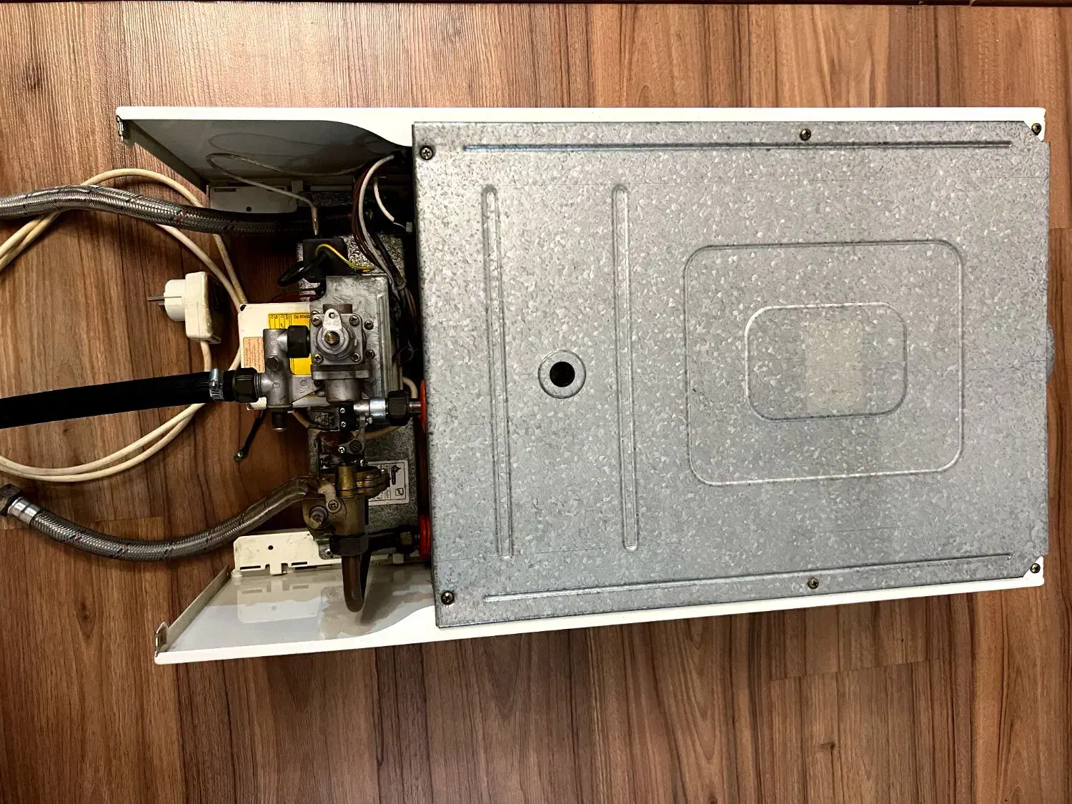 آبگرمکن دیواری بوتان|آبگرمکن، پکیج، شوفاژ|محمدیه-قزوین, |دیوار